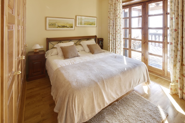 3 Bedrooms Apartment