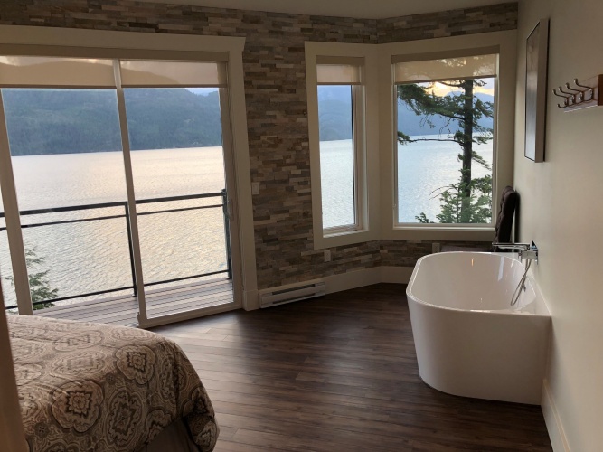 Cottage with lake view