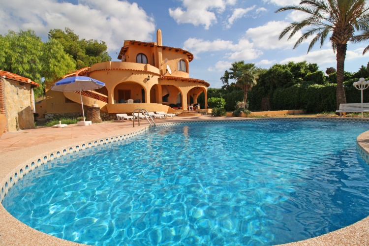 4 Bedrooms Sextuple Villa