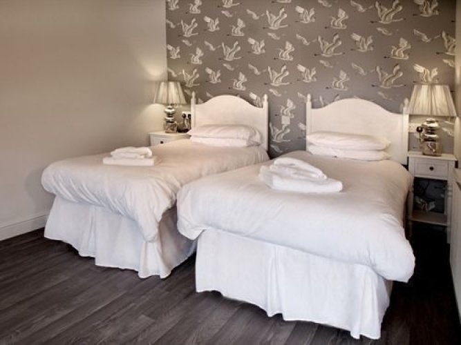 Standard Triple room