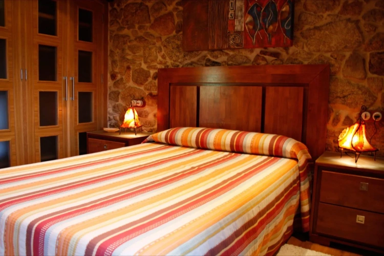 5 Bedrooms Cottage