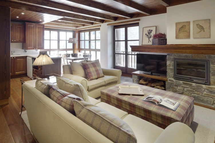 3 Bedrooms Apartment