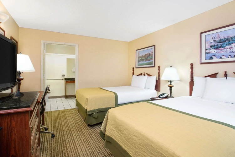 Standard Quadruple room