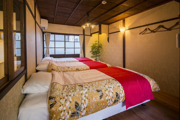 2 Bedrooms Comfort room with garden view