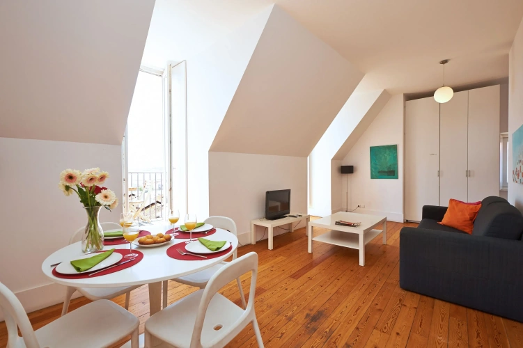 2 Bedrooms Apartment with river view