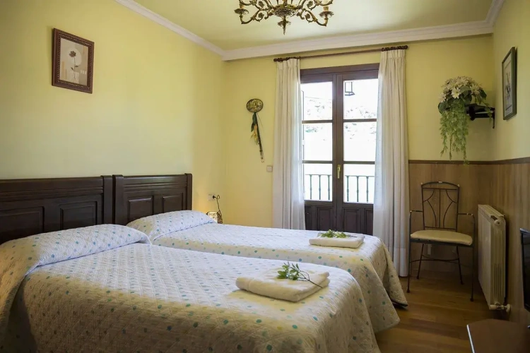 5 Bedrooms Cottage