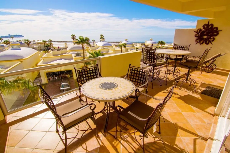 2 Bedrooms Grand room with balcony and with ocean view