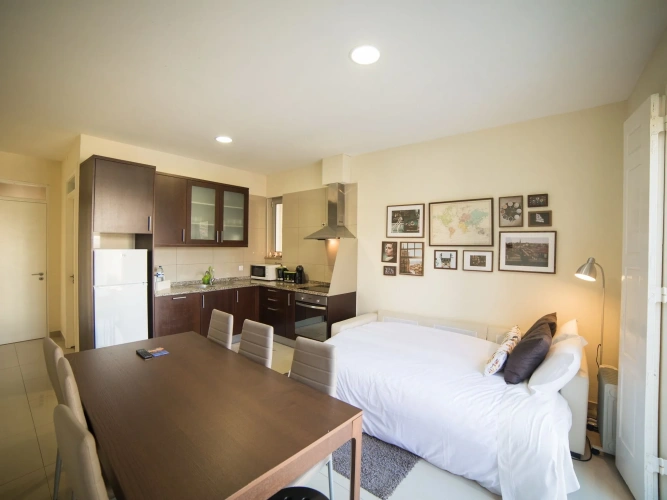 2 Bedrooms Apartment