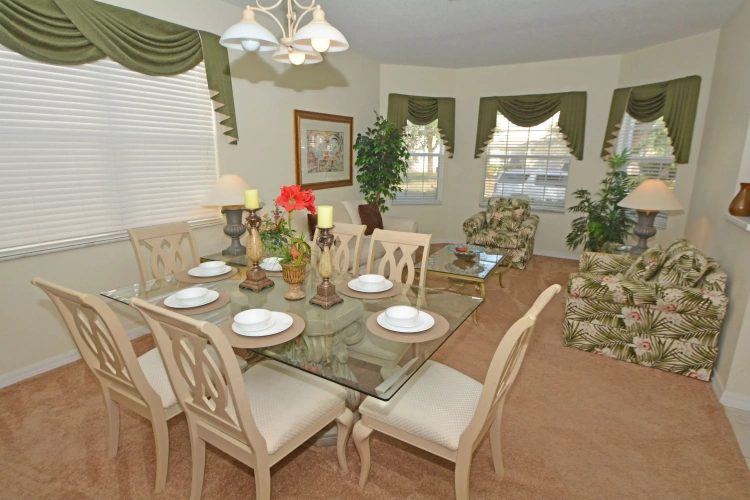 5 Bedrooms Villa