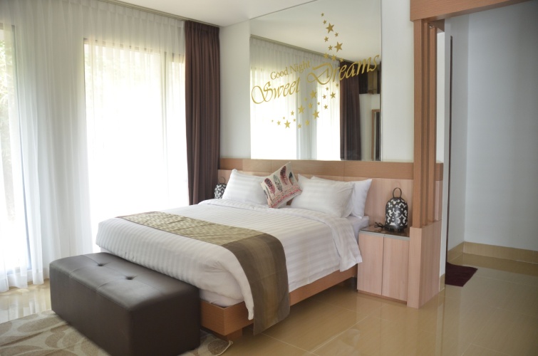 6 Bedrooms Family Villa