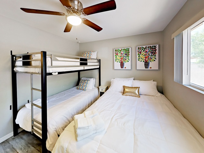 4 Bedrooms Cottage