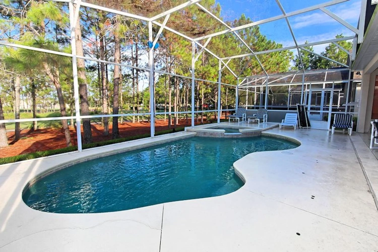 5 Bedrooms Villa
