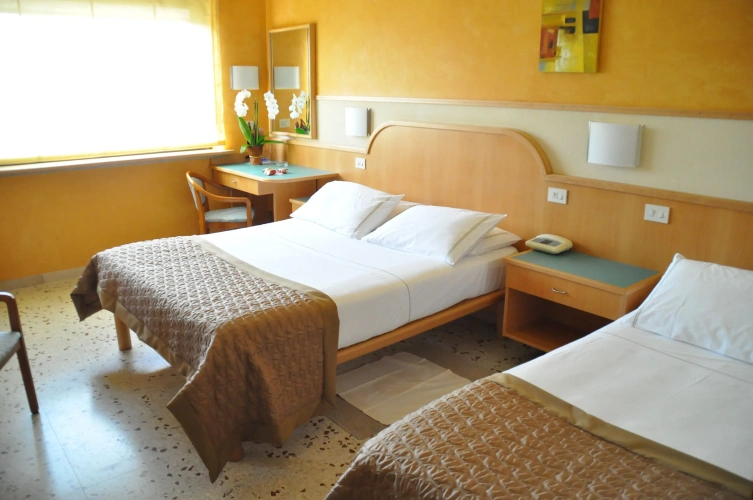 Standard Triple room