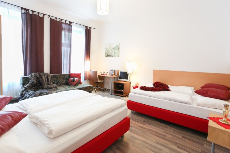2 Bedrooms Sextuple Apartment