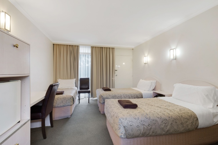 Standard Triple room