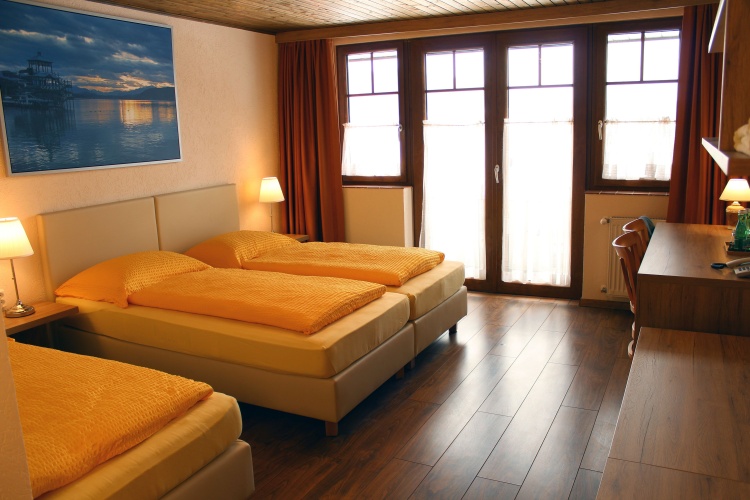 Standard Triple room with balcony