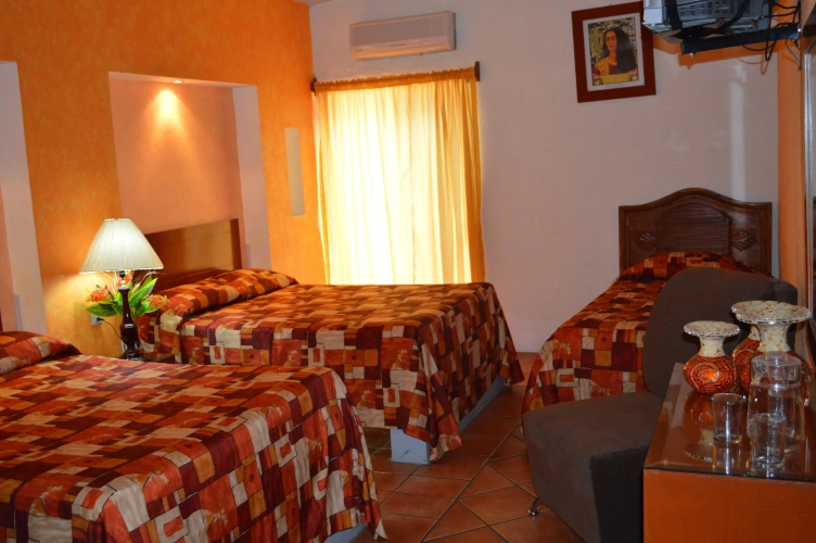 Standard Triple room
