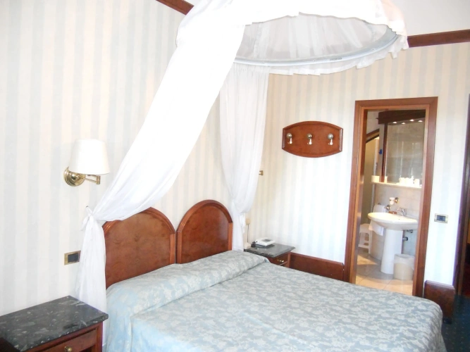 Standard Double room with city view