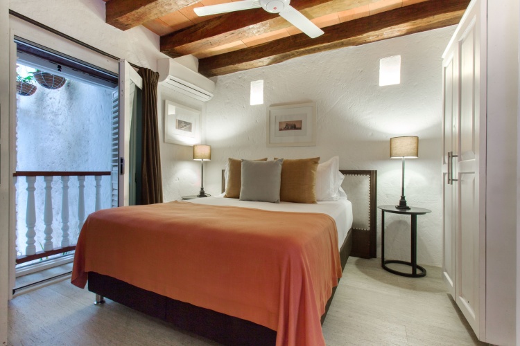 Standard Twin room with balcony