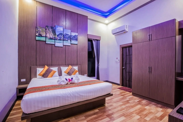 4 Bedrooms Sextuple Villa