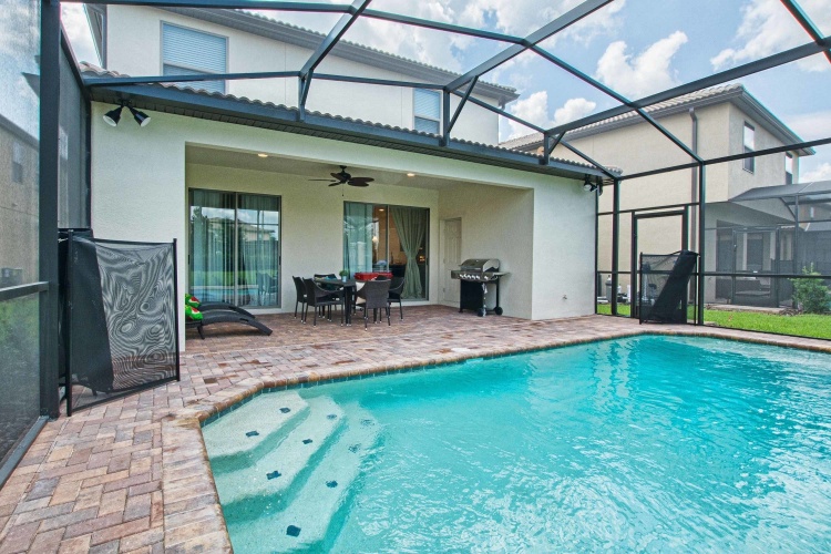 5 Bedrooms Villa