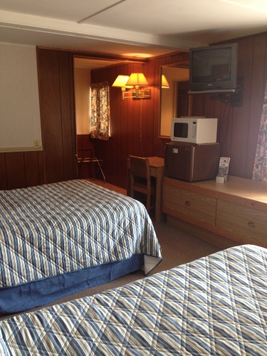 Standard Quadruple room with partial view