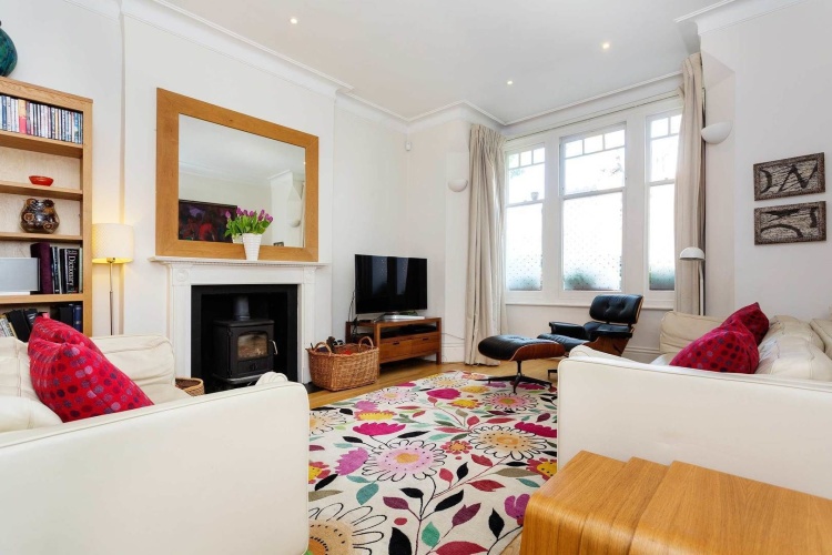 4 Bedrooms Cottage