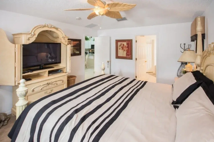4 Bedrooms Villa
