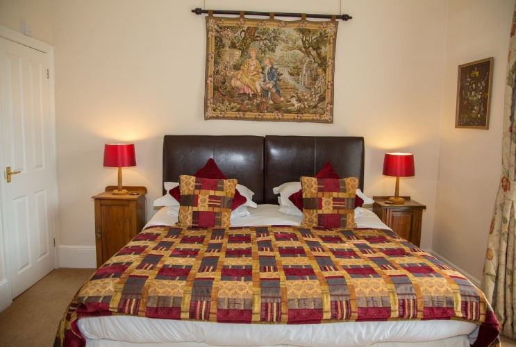 Superior Double Basement room