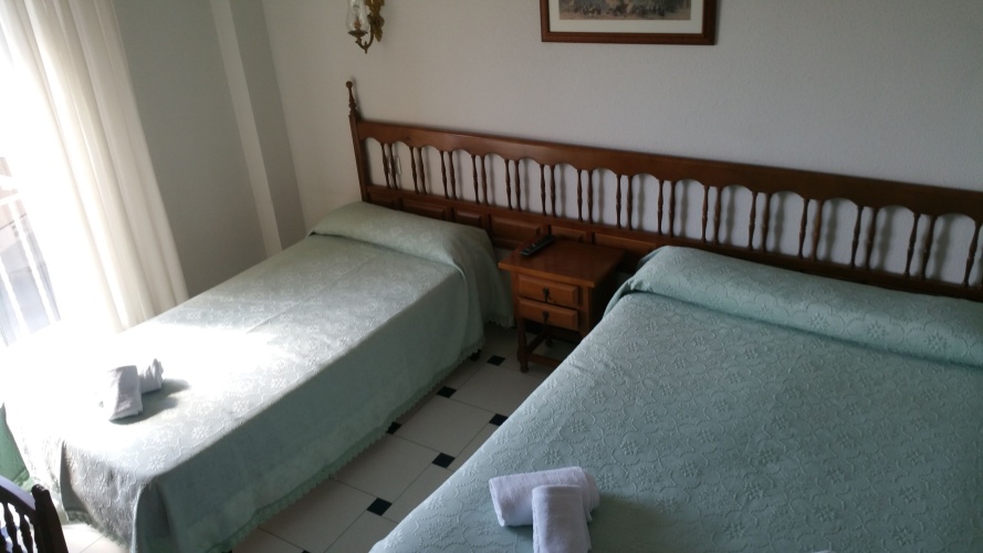 Standard Triple room with city view