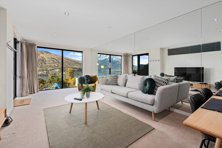 2 Bedrooms Comfort Apartment with lake view