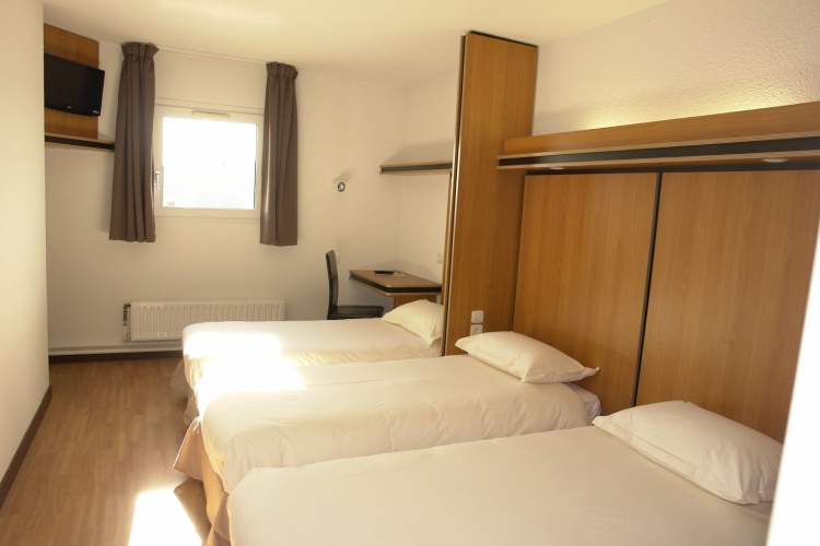 Standard Triple room