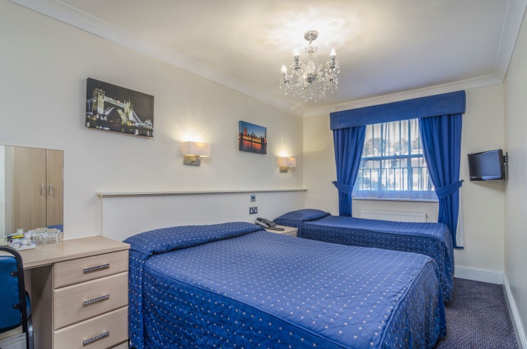 Standard Triple room