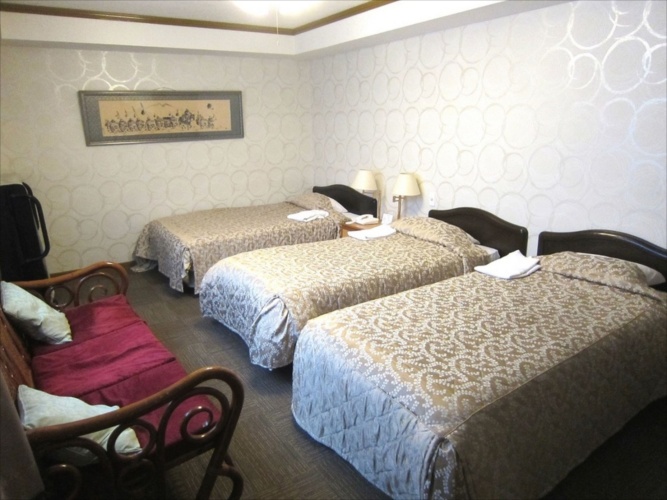 Standard Triple room