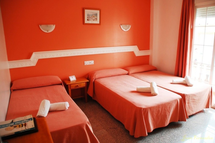 Standard Triple room