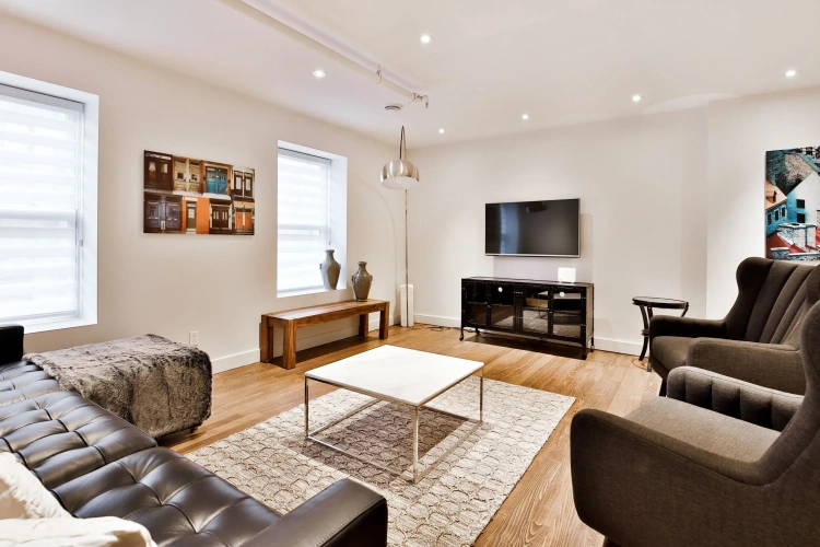 2 Bedrooms Apartment