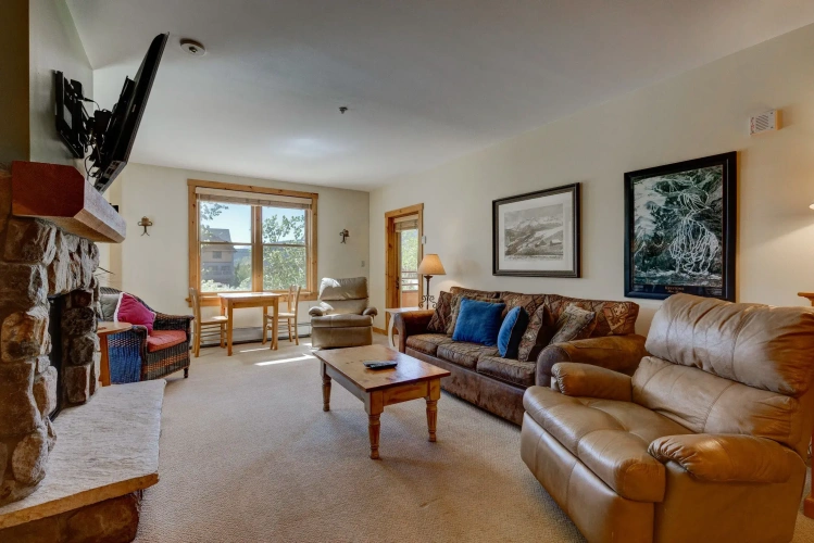 2 Bedrooms Standard room with balcony and with mountain view