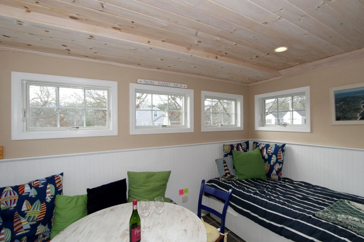 4 Bedrooms Cottage