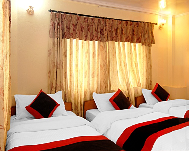 Standard Triple room with balcony
