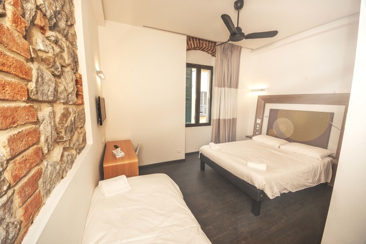 Standard Triple room