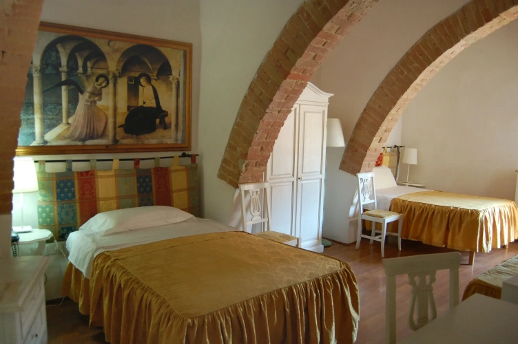 Standard Triple room