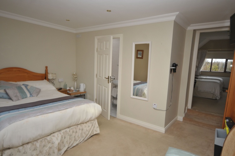 2 Bedrooms Standard Quadruple Family room with garden view