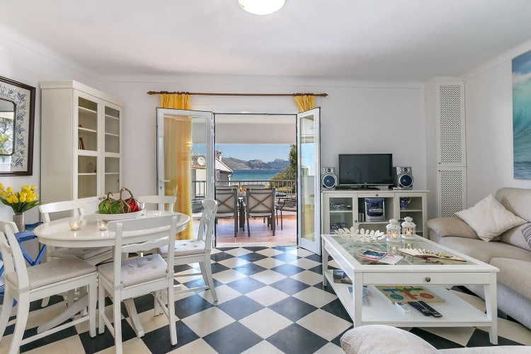 3 Bedrooms Apartment