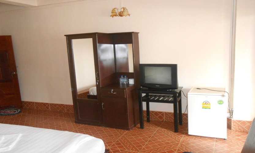 Standard Triple room