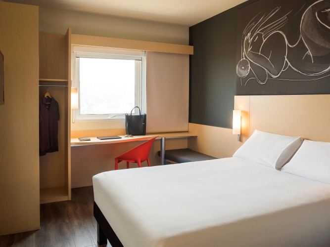 Standard Double room with city view
