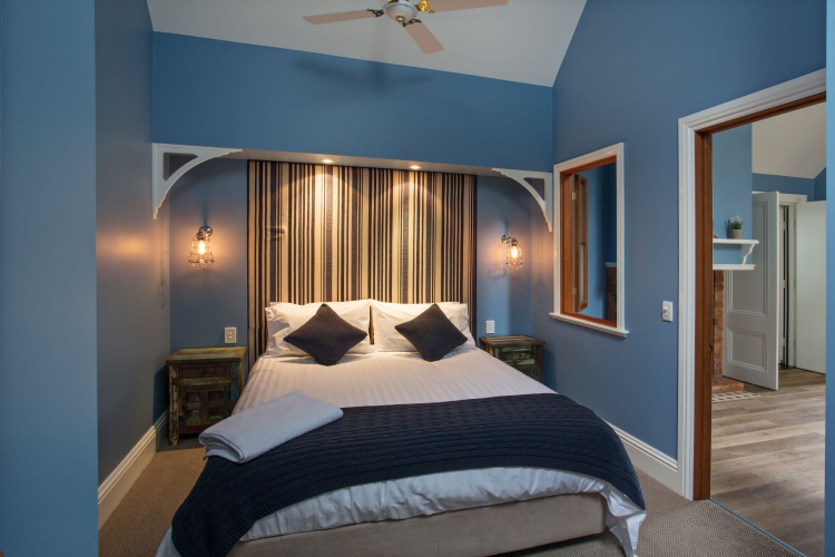 1 Bedroom Luxury Double Suite with partial sea view