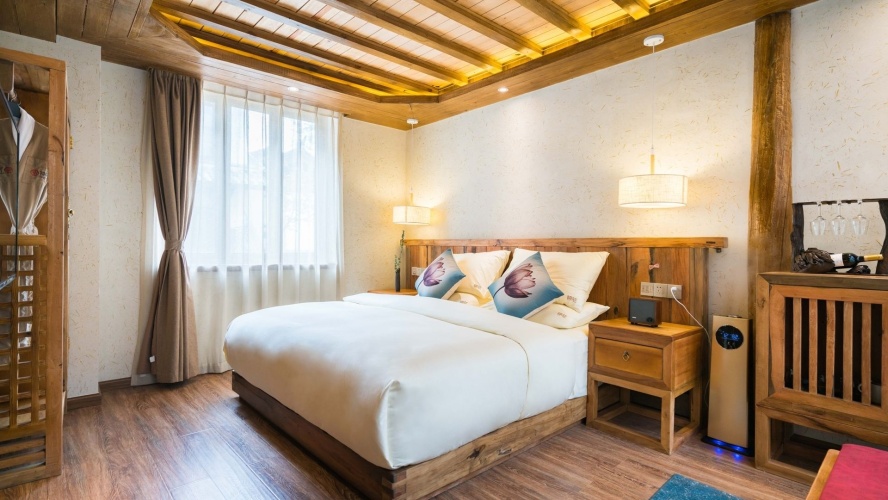 Standard Quadruple room with courtyard view