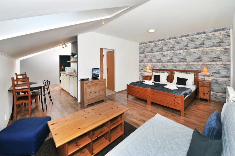 2 Bedrooms Sextuple Apartment