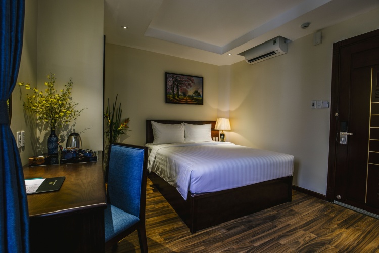Deluxe No Window Double room