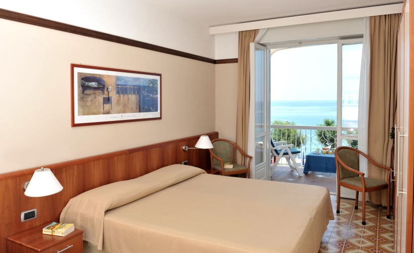 Superior Double room with balcony and with sea view